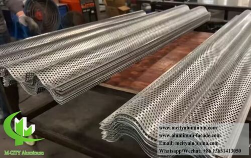 Dernières nouvelles de l'entreprise Le guide de l'architecte pour les panneaux en aluminium massif 3003: pourquoi la durabilité rencontre le design dans les façades modernes