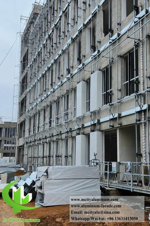 Le dernier blog de l'entreprise sur Derrière la façade : un guide étape par étape de l'installation de bardage en aluminium massif