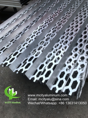 Chine PVDF Plaque perforée en aluminium métallique utilisée pour la façade extérieure du bâtiment Audi