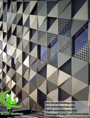 Forme triangulaire revêtement métallique perforé façades en aluminium pour bâtiments architecturaux