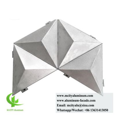 Bon prix Panneaux muraux 3D Façades métalliques en forme de triangle Panneaux diamantés en ligne