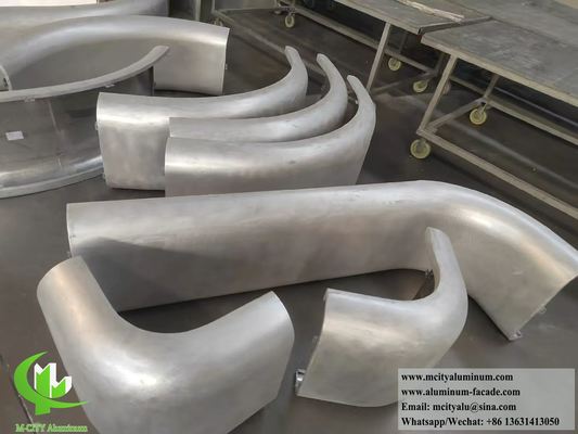Bon prix Façades métalliques hyperboliques personnalisées en aluminium, revêtement de tôle doublement courbée en ligne