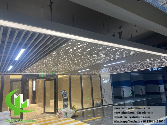 Plafond métallique perforé architectural Panneaux en aluminium Décoration intérieure extérieure