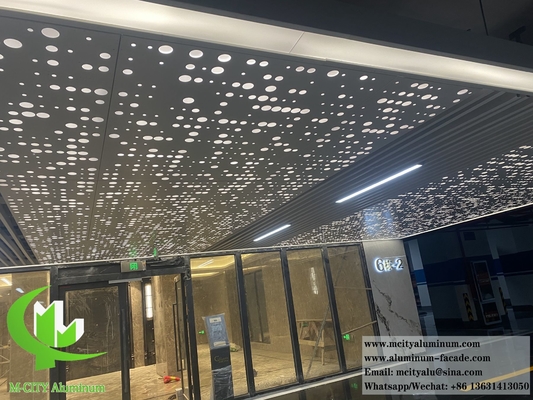 Plafond métallique perforé feuille d'aluminium Matériau durable avec lumière LED Design moderne