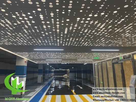 Plafond métallique perforé feuille d'aluminium Matériau durable avec lumière LED Design moderne