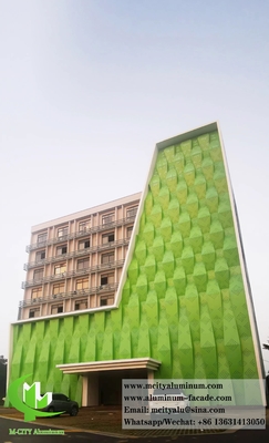 Panneau mural en tôle d'aluminium perforé décoratif pour système de façade