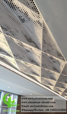 Panneau d'aluminium perforé avec motif de perforation pour plafond avec éclairage LED