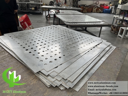 Perforation de l'écran métallique en feuille d'aluminium d'épaisseur de 3 mm PVDF revêtement durable pour la décoration de revêtements muraux extérieurs
