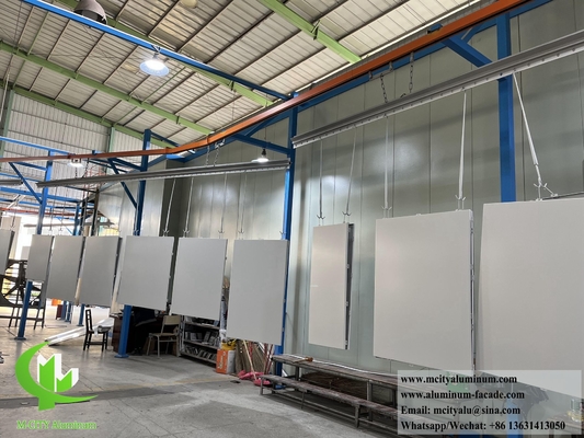 Façade perforée en aluminium d'une épaisseur de 1,5 à 20 mm, revêtement en poudre et traitement de surface PVDF