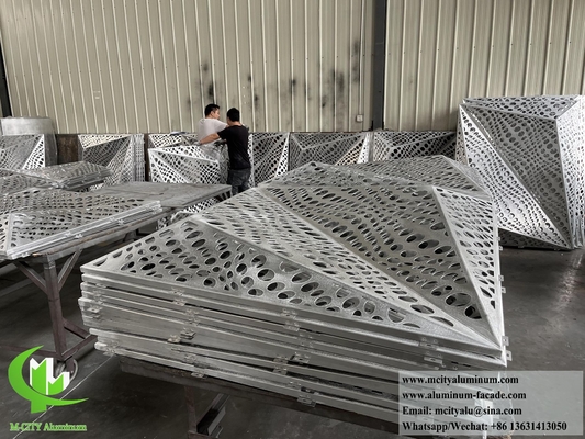 Système de perforation de façades de revêtements muraux en aluminium 3D