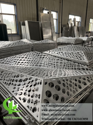Système de façade en feuille d'aluminium en forme 3D revêtement métallique perforé