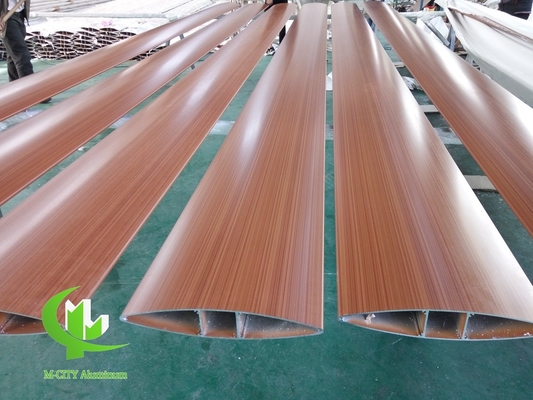 Couleur de grain de bois de 300 mm Lamelle de voile aéroporté en aluminium architectural à forme ovale pour mur rideau de façade