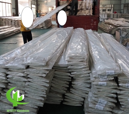 Chine fabricant de volets en aluminium avec accessoires de fixation pour la décoration de façade de volets