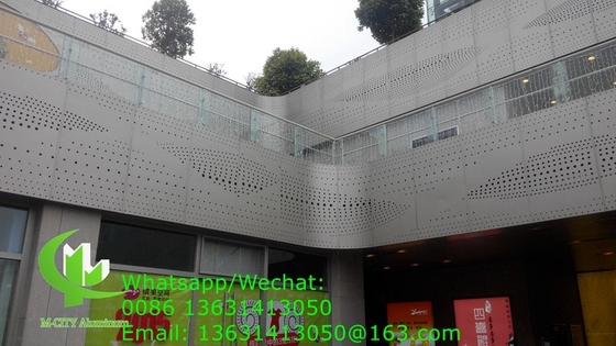 panneau d'affichage creux à coupe en aluminium perforé métallique pour façade