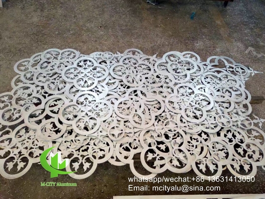 panneau sculpté CNC de couleur bois Panneau perforé 3 mm Panneau en aluminium métallique pour fenêtre