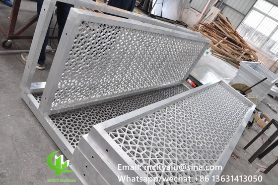 Panneau mural à écran creux en aluminium pour revêtement de façade de mur de rideau, panneau mural à écran perforé d'épaisseur de 2 mm
