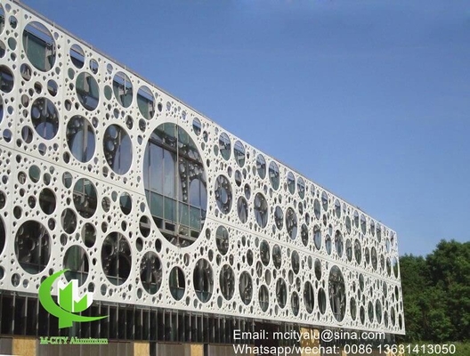 Panneau perforé en aluminium pour revêtement de façade de mur de rideau, panneau mural avec écran perforé de 2 mm d'épaisseur