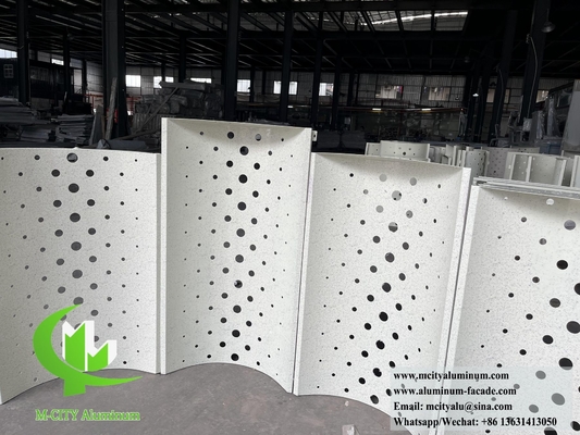 Matte noir revêtement métallique perforé en feuille d'aluminium pour revêtement de façade