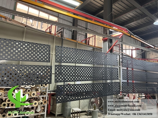 Panneau en aluminium massif revêtu de métal de couleur dorée avec motif de perforation