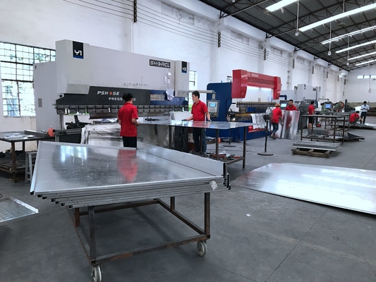 panneau décoratif perforé CNC en aluminium revêtu de poudre super durable pour le couvercle du climatiseur