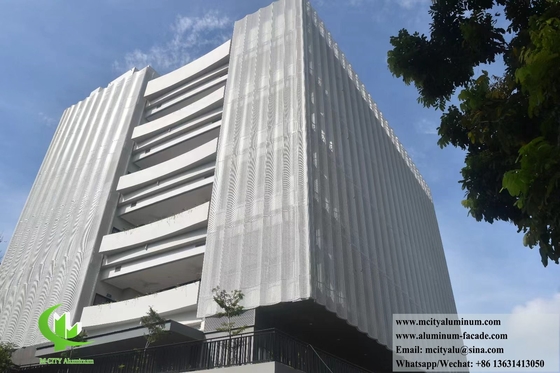 Système de façade métallique perforée Panneau de revêtement murale en aluminium pour la décoration Forme courbe