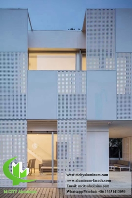 Parement de façade métallique en tôle d'aluminium perforée par CNC