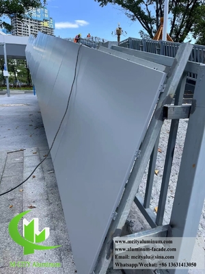 Écran CNC métallique pour clôture de garde-corps en feuille perforée en aluminium