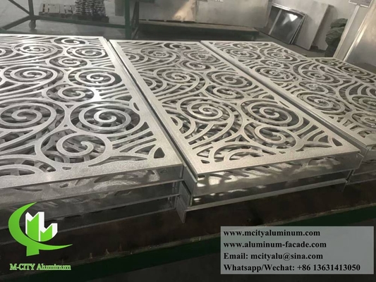 Le revêtement de colonne métallique avec la feuille de métal CNC à motif de découpe au laser