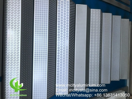 Panneau de découpe laser en aluminium métallique avec perforation de motifs de démarrage utilisé pour construire une façade de style musulman
