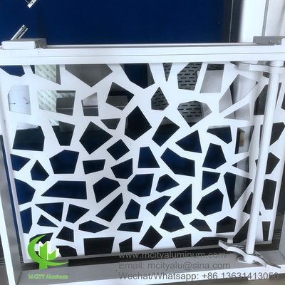 Panneau de découpe laser en aluminium métallique avec perforation de motifs de démarrage utilisé pour construire une façade de style musulman