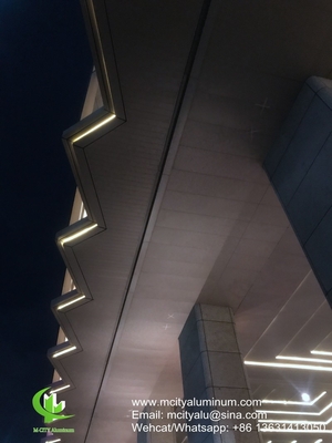 PVDF Panneau massif en aluminium métallique utilisé pour la décoration de façades de bâtiments