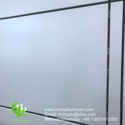 PVDF Plafond en aluminium métallique utilisé pour l'extérieur du bâtiment