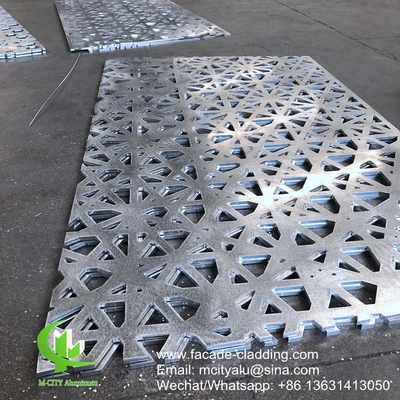 couleur blanche revêtue en poudre revêtement de panneau perforé en aluminium métallique pour revêtement extérieur de façade