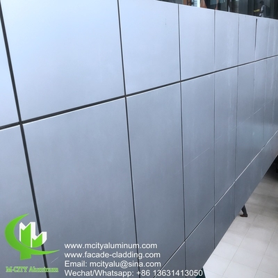 Panneau massif en aluminium pour revêtement de façade