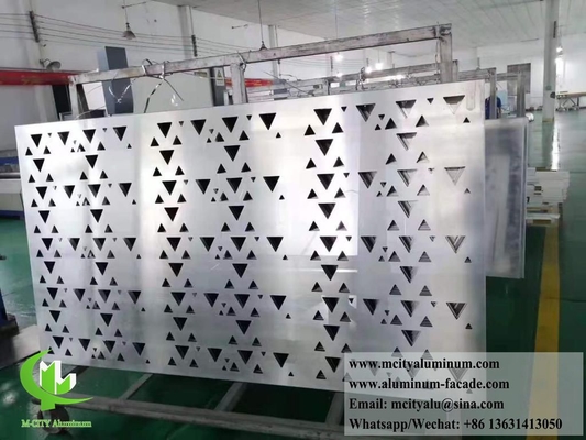 Dimensions personnalisées pour les panneaux de façade en aluminium perforé revêtement métallique pour enveloppe architecturale et la décoration