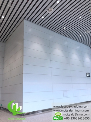 Plafond en tôle d'aluminium, plafond en bande pour intérieur et extérieur, revêtu de poudre blanche, résistant au feu