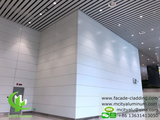 Plafond en tôle d'aluminium, plafond en bande pour intérieur et extérieur, revêtu de poudre blanche, résistant au feu