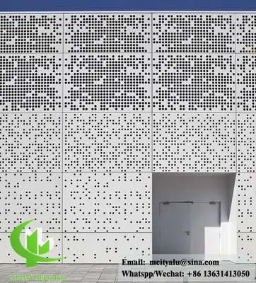 Plaque perforée en aluminium pour façade de bâtiment