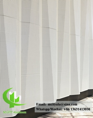Panneau métallique en aluminium laisse forme pour revêtement de bâtiment avec couleur dorée