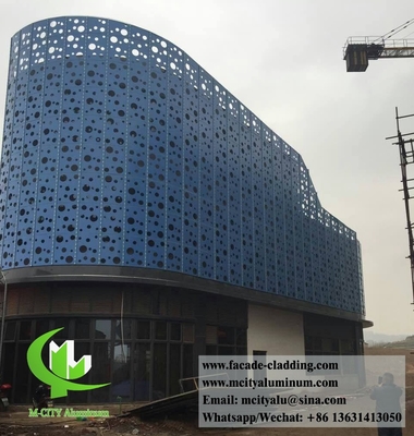 Panneau en aluminium moulé pour revêtement de façade, revêtu en poudre résistant aux intempéries