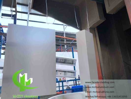 Panneau de coupe CNC métallique panneau perforé en aluminium fluorocarbone pour revêtement de façade