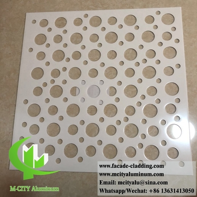 Panneaux perforés de façade en aluminium pour revêtement de plafond