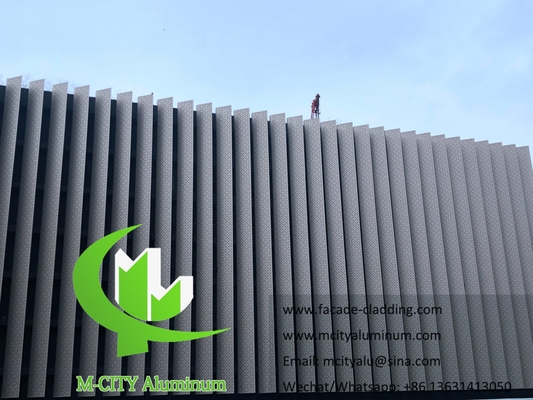 Façade en aluminium métallique à l'extérieur