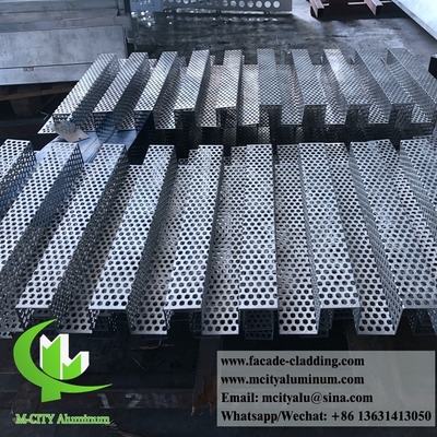 Chine 3003 panneau d'aluminium métallique de 3 mm revêtu en poudre de panneau d'aluminium massif mur rideau pour revêtement de façade