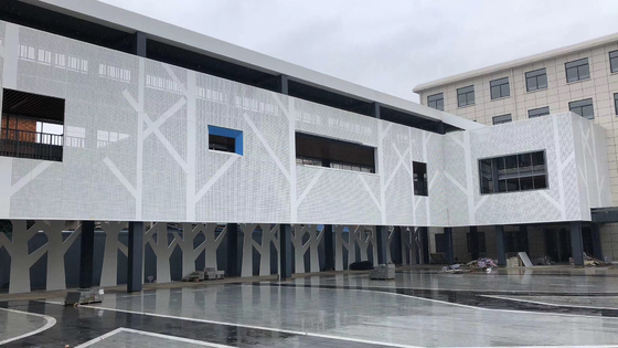 Façade métallique perforée en aluminium revêtu en poudre, revêtu de blanc 3 mm