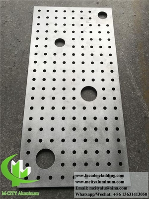 Panneau métallique perforé en aluminium pour revêtement mural et façade à motif arbre