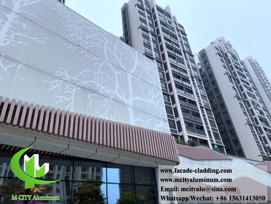 Panneau métallique perforé en aluminium pour revêtement mural et façade à motif arbre