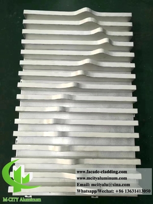 Plafond métallique 3D ondulé façades métalliques tubes en aluminium soudés revêtements personnalisés