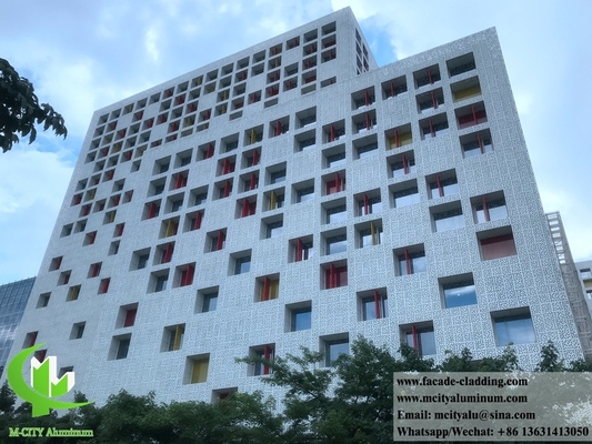 Façades métalliques perforées revêtements muraux en aluminium PVDF couleur naturelle et rouille