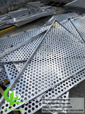 Chine Façade métallique perforée en feuille d'aluminium PVDF à l'épaisseur de 2 mm couleur champagne